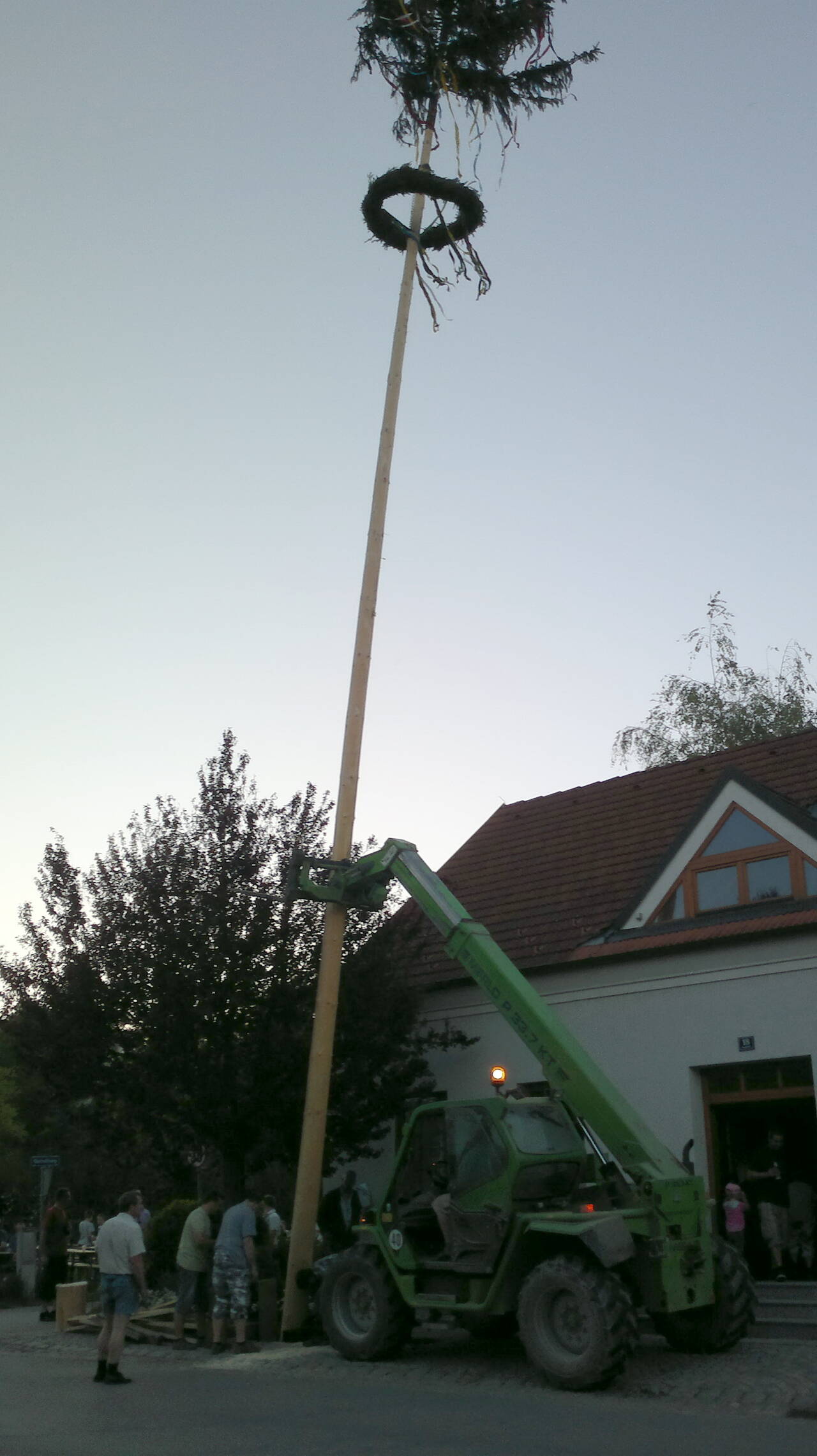 Dorfleben, Dorfleben Karnabrunn, Gemeinde, Karnabrunn, Maibaum, Maibaumaufstellen, Maibaumaufstellen Karnabrunn